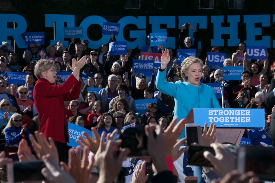 Wybory w USA 2020. Elizabeth Warren potrafi zmieniać poglądy. Do czerwca 2016 roku kibicowała bliższemu programowo jej sercu Berniemu Sandersowi, ale gdy znalazła się na krótkiej liście potencjalnych kandydatów na wiceprezydenta u boku Hillary Clinton, przystąpiła do jej obozu.