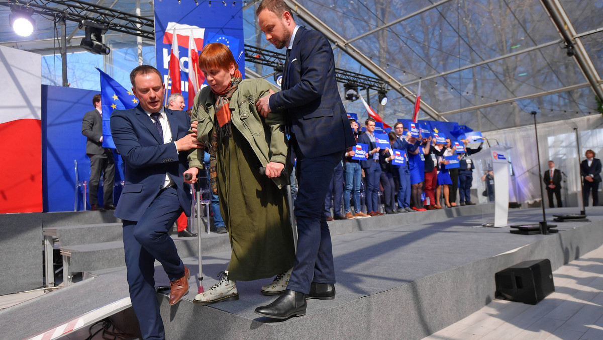 Rada Krajowa PO. Janina Ochojska miała trudności z wejściem na scenę