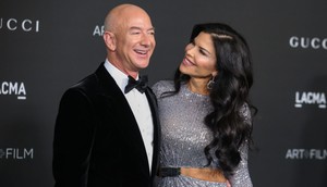 Jeff Bezos and Lauren Sanchez.Jason Armond / Los Angeles Times via Getty Images