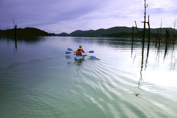Sztuczne jezioro Tasik Kenyir w Malezji