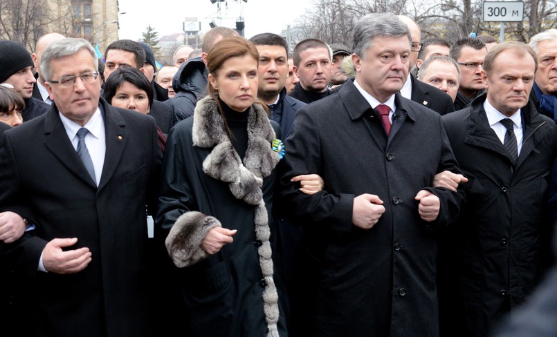 Marsz zakończył się na placu Niepodległości. Tam odbyła się ekumeniczna modlitwa. Szefowie państw, w tym m.in. Bronisław Komorowski, złożyli kwiaty i zapalili znicze.