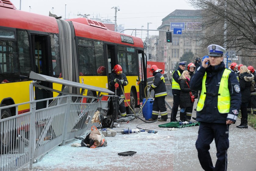 Na Przystanek Wjechał Autobus Pełen Ludzi