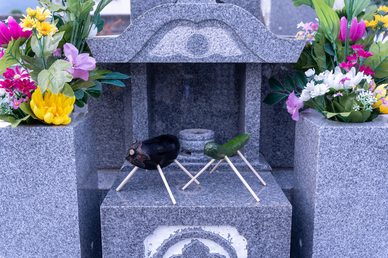 Dary dla zmarłych na buddyjskie Święto Dusz, O-bon