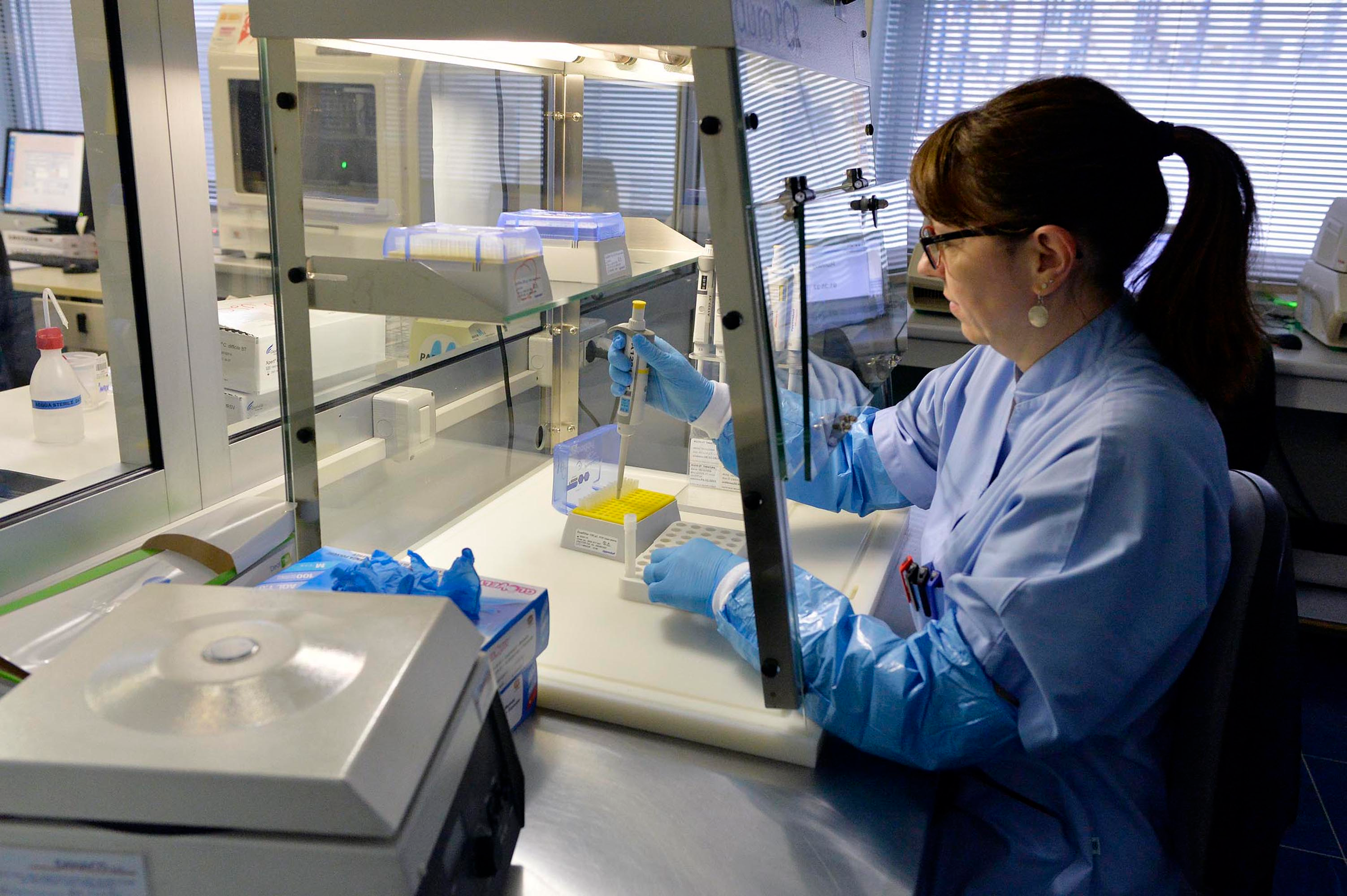 Antibiotico-resistenza: 200.000 italiani colpiti ogni anno