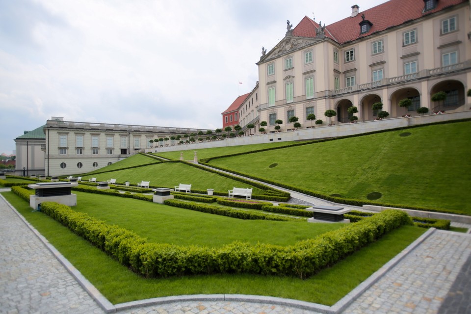 WARSZAWA ODTWORZONY OGRÓD GÓRNY ZAMKU KRÓLEWSKIEGO (ogród na skarpie)