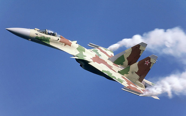 Su-35, Autor: Rob Schleiffert (Su-35) [CC BY-SA 2.0], Wikimedia Commons