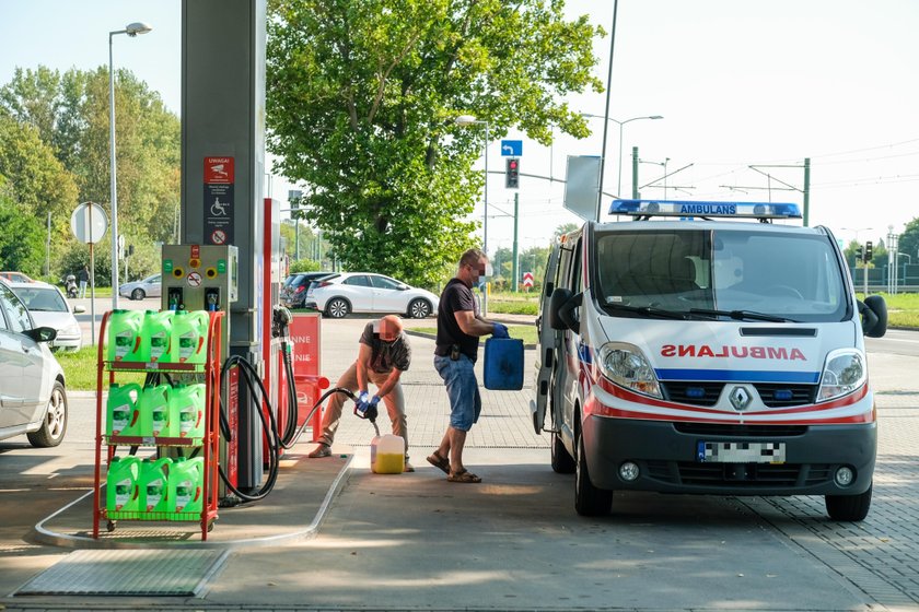 Skandal w Zabrzu! Z karetki zrobili cysternę