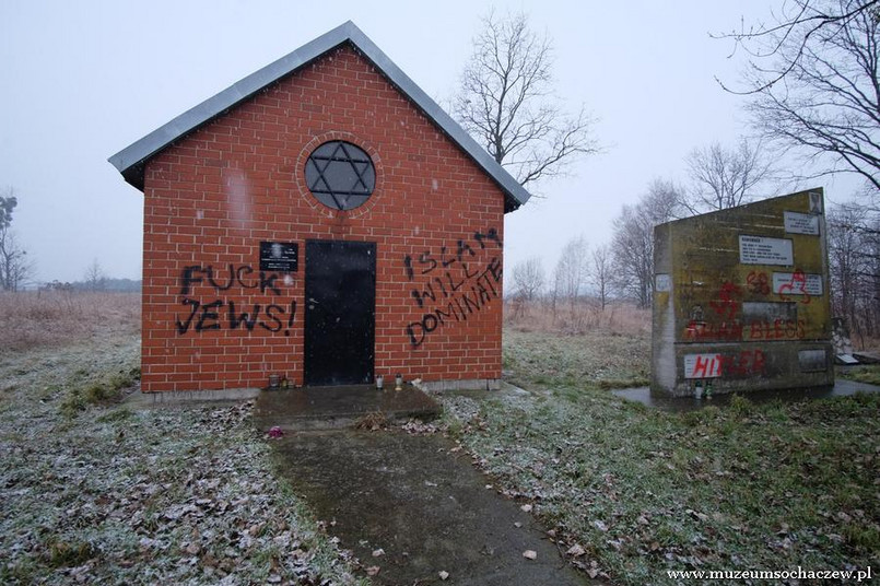 Zdewastowany cmentarz żydowski w Sochaczewie