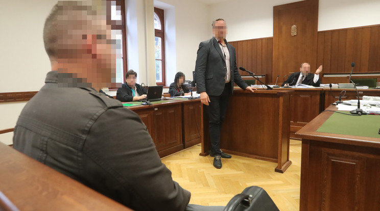 Az igazságügyi szakértő (középen) véleménye szerint tény, hogy a pedagógusnak (balra) viszonya volt diákjával / Fotó: Weber Zsolt