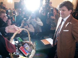 PiS uderza w Palikota tanimi winami