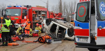 Katastrofa w Łodzi. Są ofiary i dużo potu na ćwiczeniach. Takich manewrów służb ratowniczych nie było od lat. To tylko na wypadek zderzenia tramwajów?... FILM