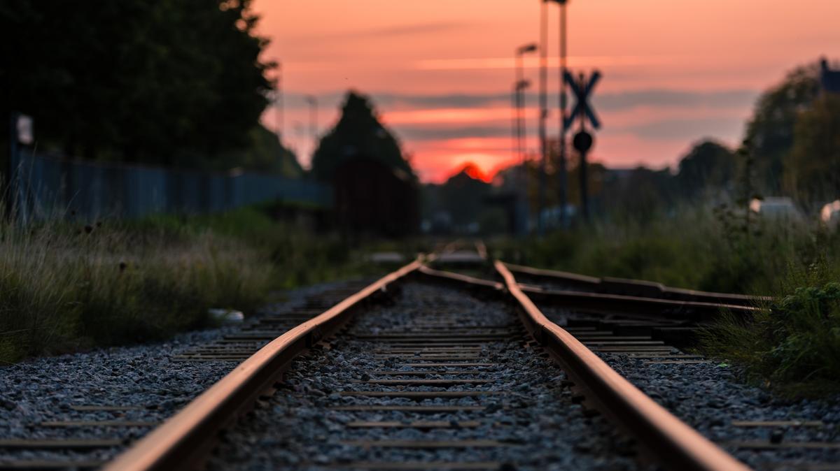 Tragédia: halálra gázolt a vonat egy embert Nagykőrösnél