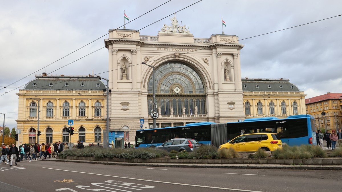 Megrepedt az üvegfödém a Keleti pályaudvaron