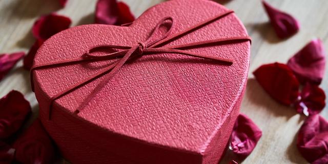Valentine's Day gift box (Courtesy)