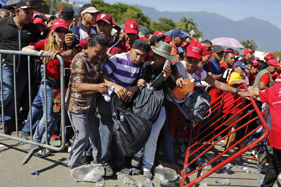 Wenezuelczycy żegnają Chaveza