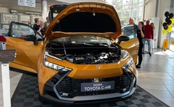 Nowa Toyota C-HR jest zupełnie inna! Hybryda 2.0 robi wielką różnicę
