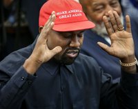 Kanye West Jézusnak képzeli magát: vasárnapi miséjén gyerekivel együtt a vízen járt - Videó