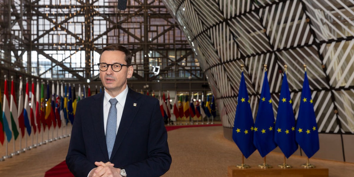 Unijni przywódcy w Brukseli rozmawiali o sytuacji na Białorusi i walce z pandemią COVID-19. Premier Morawiecki z premierem Czech rozmawiali też o sporze ws. kopalni Turów. 