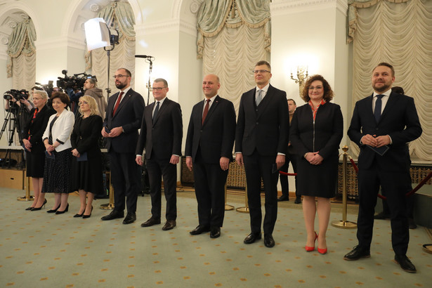 Szymon Szynkowski vel Sęk wśród innych ministrów nowego rządu Mateusza Morawieckiego