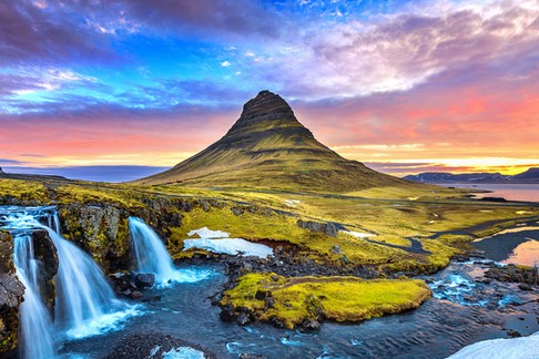 Kirkjufell – góra na zachodnim wybrzeżu Islandii na półwyspie Snæfellsnes.