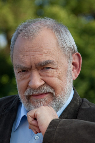 dr n. med. Bohdan Tadeusz Woronowicz, psychiatra, utworzył i przez 35 lat kierował Ośrodkiem Terapii Uzależnień w Instytucie Psychiatrii i Neurologii w Warszawie.