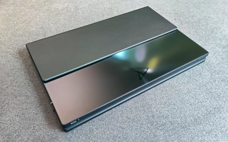 Asus Zenbook 17 Fold OLED (UX9702) – wygląd urządzenia po złożeniu