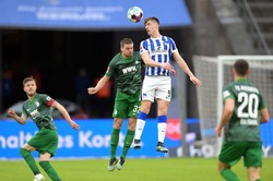 Piątek umieścił piłkę w siatce Gikiewicza. Hertha lepsza od Augsburga