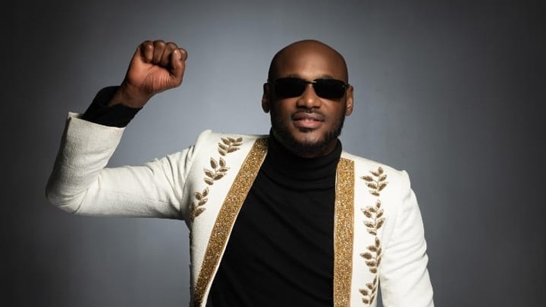 2Face says he's still proud of Nigeria despite the politicians who have messed up the country [ARTICLE] - Vimarsana News