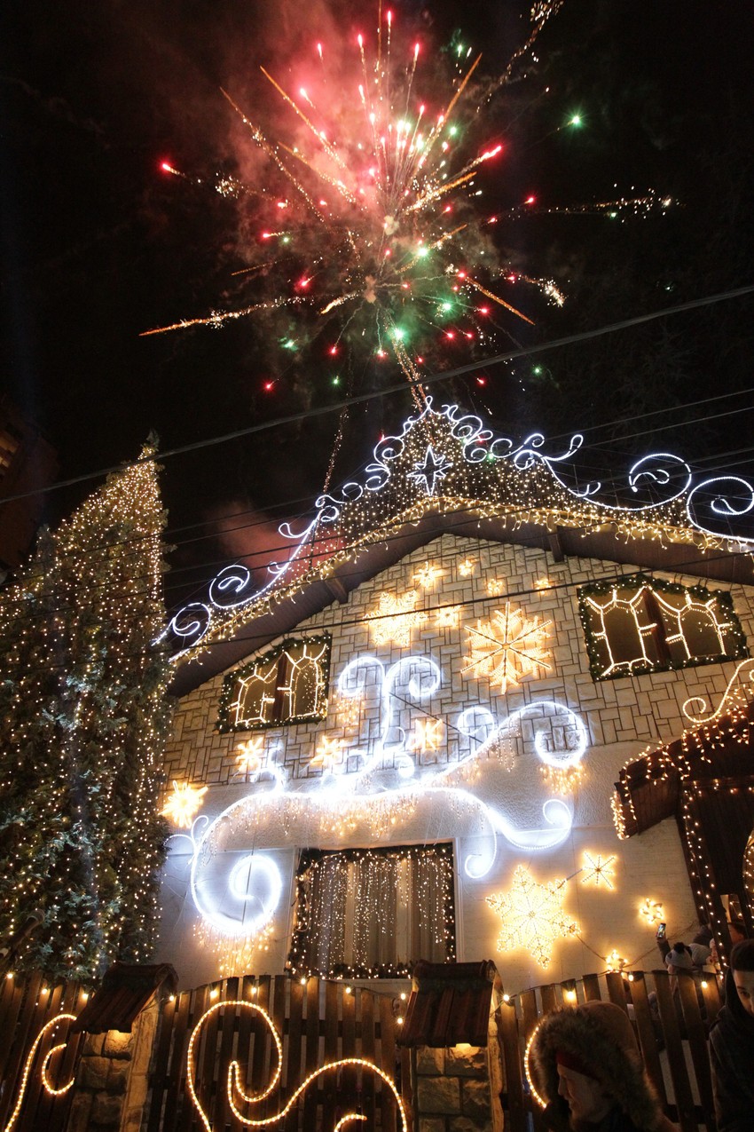 Vatromet je oglasio paljenje sijalica na kući Tomića
