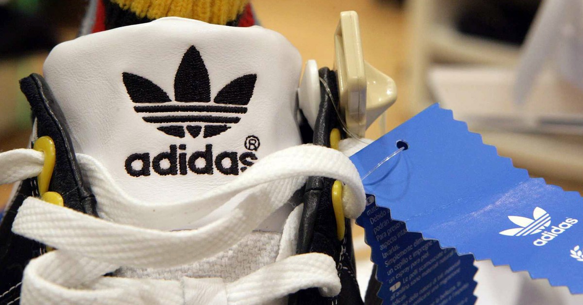 Фамилия адидас. Дом адидас. About adidas.