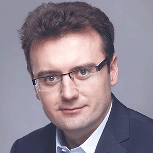 PRZEMYSŁAW PISAREK - Specjalista ds. Data Center i Chmury – Cisco
Firmy, które teraz podejmują działania i usprawniają swoje procesy biznesowe, mają większą szansę przetrwania w sytuacji ograniczenia relacji z klientami wyłącznie do postaci cyfrowej. Klienci też przywykną do wygody zdalnego działania i będą chętniej korzystali z usług sprawdzonego dostawcy