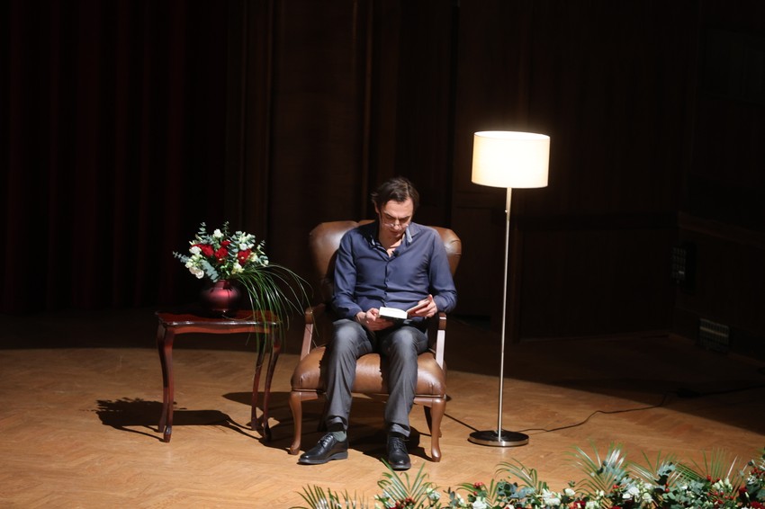 Glumac Bojan Žirović čita odlomak iz nagrađenog romana