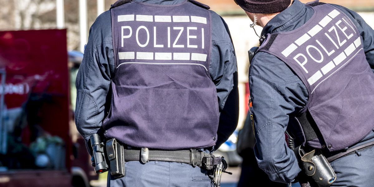 Niemcy: kobieta wezwała policję do atrapy granatu.