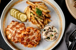 Pyszny obiad na sobotę. Podajemy przepis, Ty gotujesz. Uwielbiany w PRL sznycel ministerski