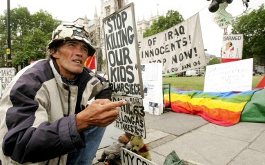 BRITAIN-PARLIAMENT-PROTESTOR 4