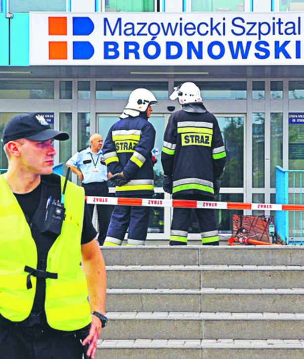 Tysiące funkcjonariuszy szukało wczoraj ładunków wybuchowych Aleksander Majdański/Newspix.pl