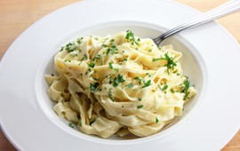 pyszny-obiad-na-poniedzialek-podajemy-przepis-ty-gotujesz-fettuccine-alfredo-ulubiony-makaron-gwiazd