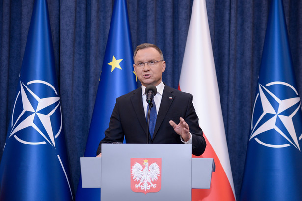 Prezydent RP Andrzej Duda podczas oświadczenia dla mediów ws. paktu migracyjnego