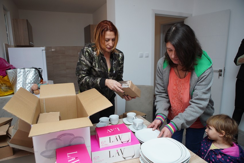 Izvršna direktorka Blic fondacije Ljiljana Knežević sa Bojanom Petrović i malom Ksenijom