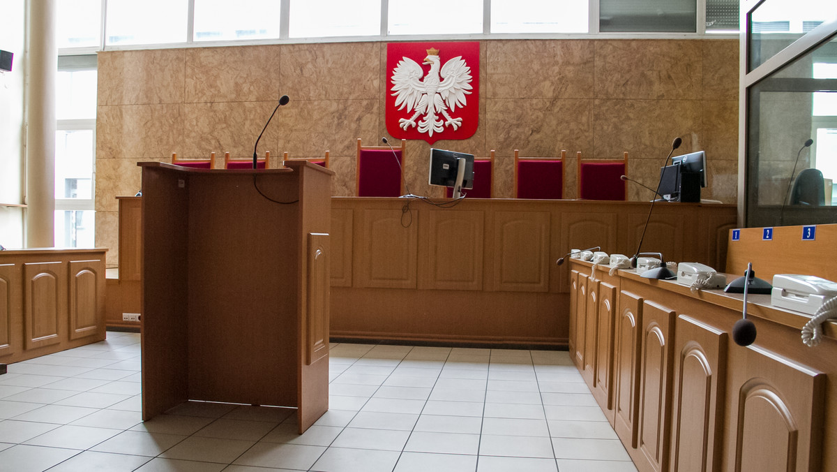 Krakowski Sąd Apelacyjny uchylił postanowienie o aresztowaniu na trzy miesiące Konrada M., skazanego nieprawomocnie w czerwcu na 6,5 roku więzienia za kierowanie procederem handlu kobietami. Sprawa trafi do ponownego rozpoznania przez sąd I instancji.