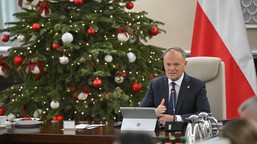 donald tusk składa życzenia europie. "bądźcie jak polska - odważni i b