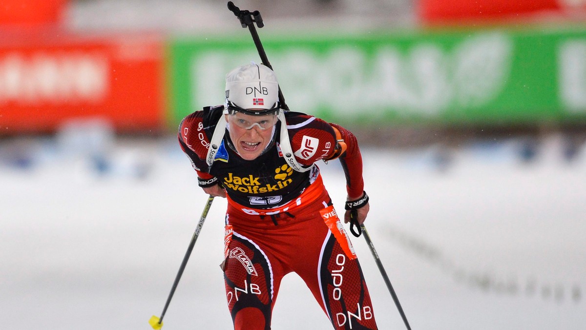 Tora Berger wygrała niedzielny bieg na dochodzenie na 10 km biathlonowego Pucharu Świata w szwedzkiej miejscowości Oestersund. Norweżka okazała się bezkonkurencyjna, wyprzedziła o niespełna 30 sekund Białorusinkę Domarczewą i o 51,5 sekundy Andreę Henkel. Najlepsza z Polek Krystyna Pałka popełniła jeden błąd podczas strzelania i uplasowała się na jedenastym miejscu.