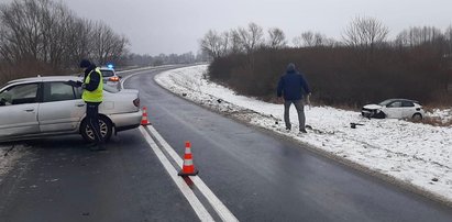 19-latka straciła panowanie nad autem. Finał był dramatyczny. Cztery osoby trafiły do szpitala