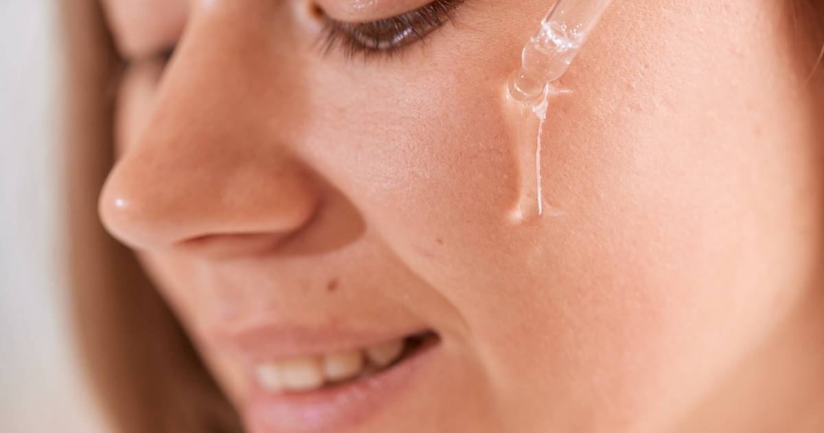 Serum BasicLab robi furorę na TikToku. Prawie 4 tys. pozytywnych opinii, iż skóra je "pije", iż wypycha zmarszczki od środka!