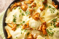 Pierogi ze szpinakiem z wołowiną i kurkami