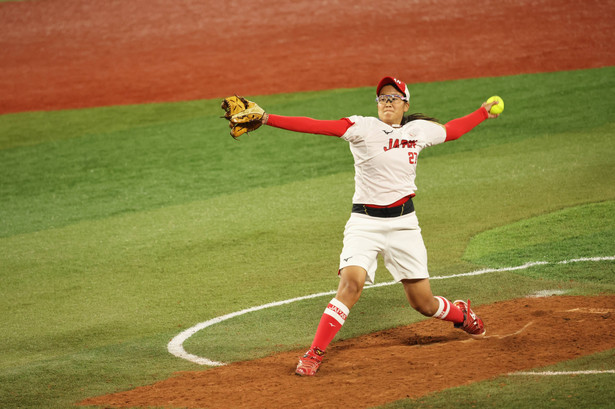 Miu Goto podczas meczu finałowego softballu pomiędzy Japonią a Stanami Zjednoczonymi