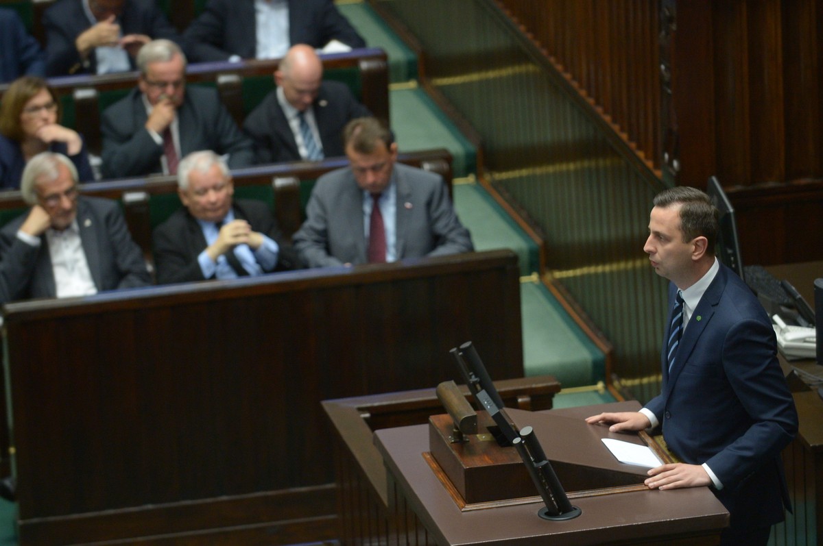 Lider PSL Władysław Kosiniak-Kamysz na mównicy podczas posiedzenia Sejmu