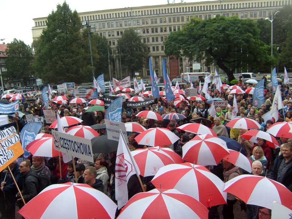 Katowice: protest nauczycieli przeciwko likwidacji gimnazjów