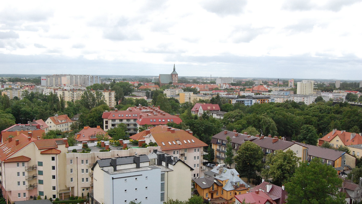 Betonowe stopnice wieńczą kolejny etap przebudowy podejścia do kołobrzeskiego molo. Finalny efekt wycenionej na 11 milionów złotych inwestycji poznamy w połowie października.