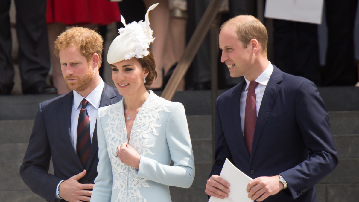 W minionym tygodniu książę Harry świętował swoje 36. urodziny. Ponieważ wraz z małżonką przebywa poza Wielką Brytanią rodzina królewska wzięła udział w wirtualnym spotkaniu na platformie Zoom. Właśnie na jaw wyszedł fakt, że Kate i William nie dołączyli do rodziny.